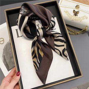 Foulard Albane Cheveux Femme Carré Soie Marron À Motifs