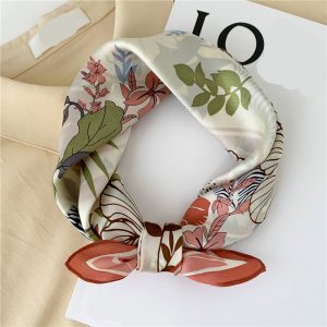 Foulard Lilya Femme Carré Soie Blanc Crème Rose À Motifs