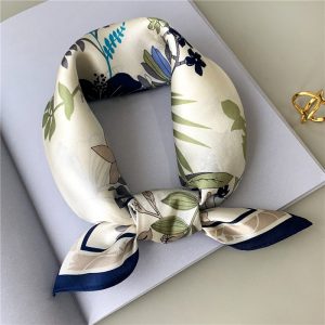 Foulard Camélia Carré Soie Femme Blanc Crème Bleu Marine À Motifs