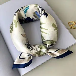 Foulard Camélia Carré Soie Femme Blanc Crème Bleu Marine À Motifs