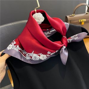 Foulard Éline Femme Carré Soie Bordeaux Violet À Motifs