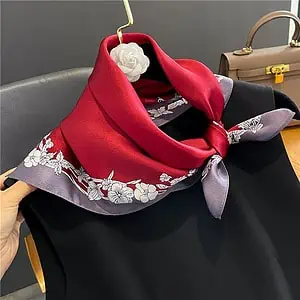 Foulard Éline Femme Carré Soie Bordeaux Violet À Motifs